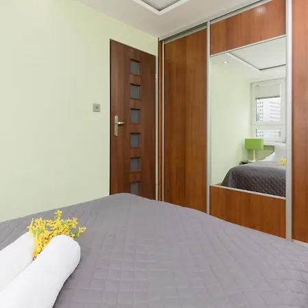 Jana Pawla Ii Next To The Metro By Renters 公寓 华沙