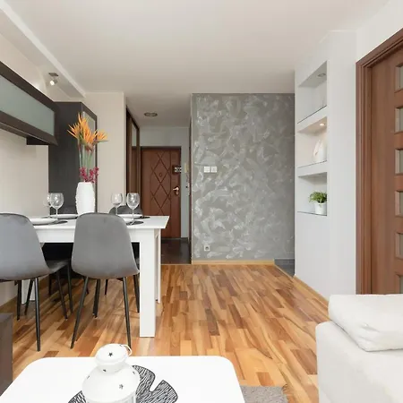 Jana Pawla Ii Next To The Metro By Renters Apartment *
