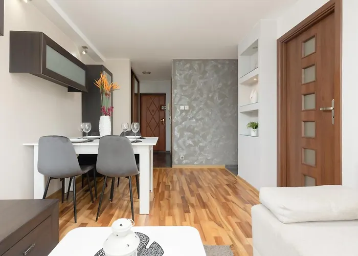 Jana Pawla Ii Next To The Metro By Renters Apartman *