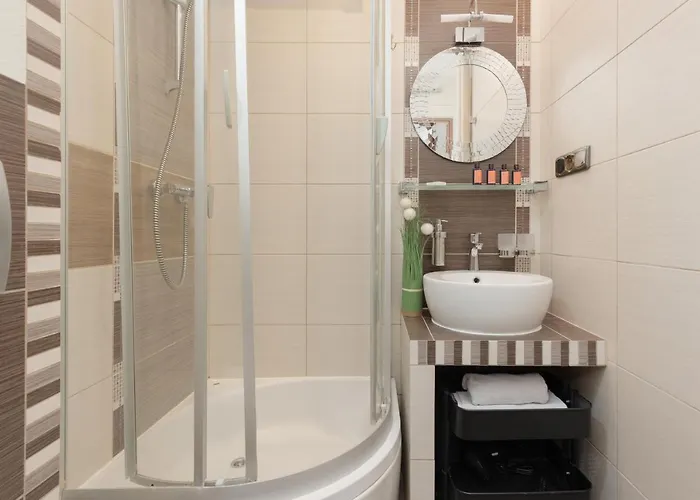 Jana Pawla Ii Next To The Metro By Renters Apartman Varsó